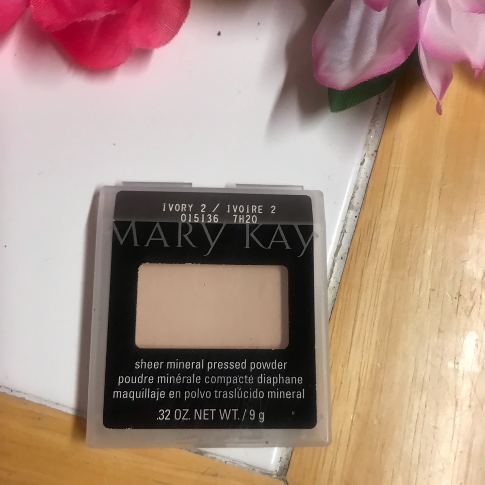 Ivory #2 Sheer Mineral Pressed Powder Mary Kay